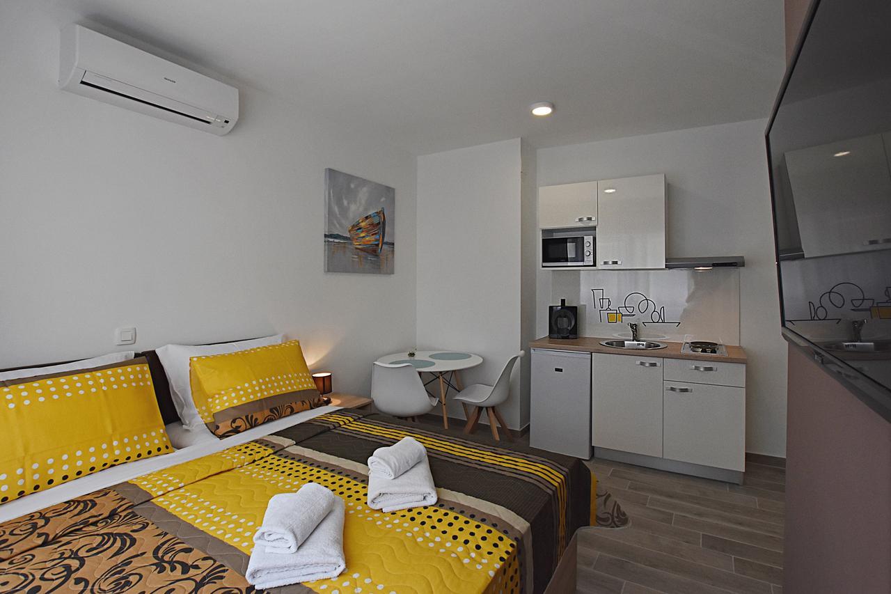 Borna & Roko Apartments Free Parking ザダル エクステリア 写真