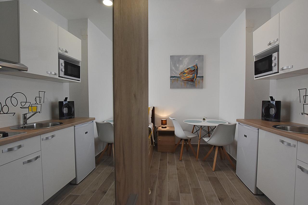 Borna & Roko Apartments Free Parking ザダル エクステリア 写真