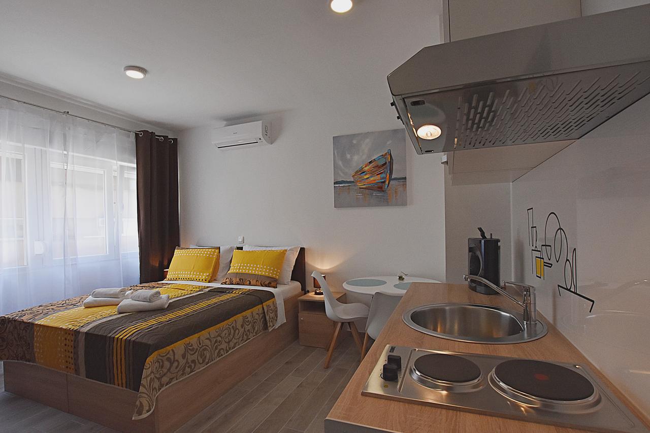 Borna & Roko Apartments Free Parking ザダル エクステリア 写真