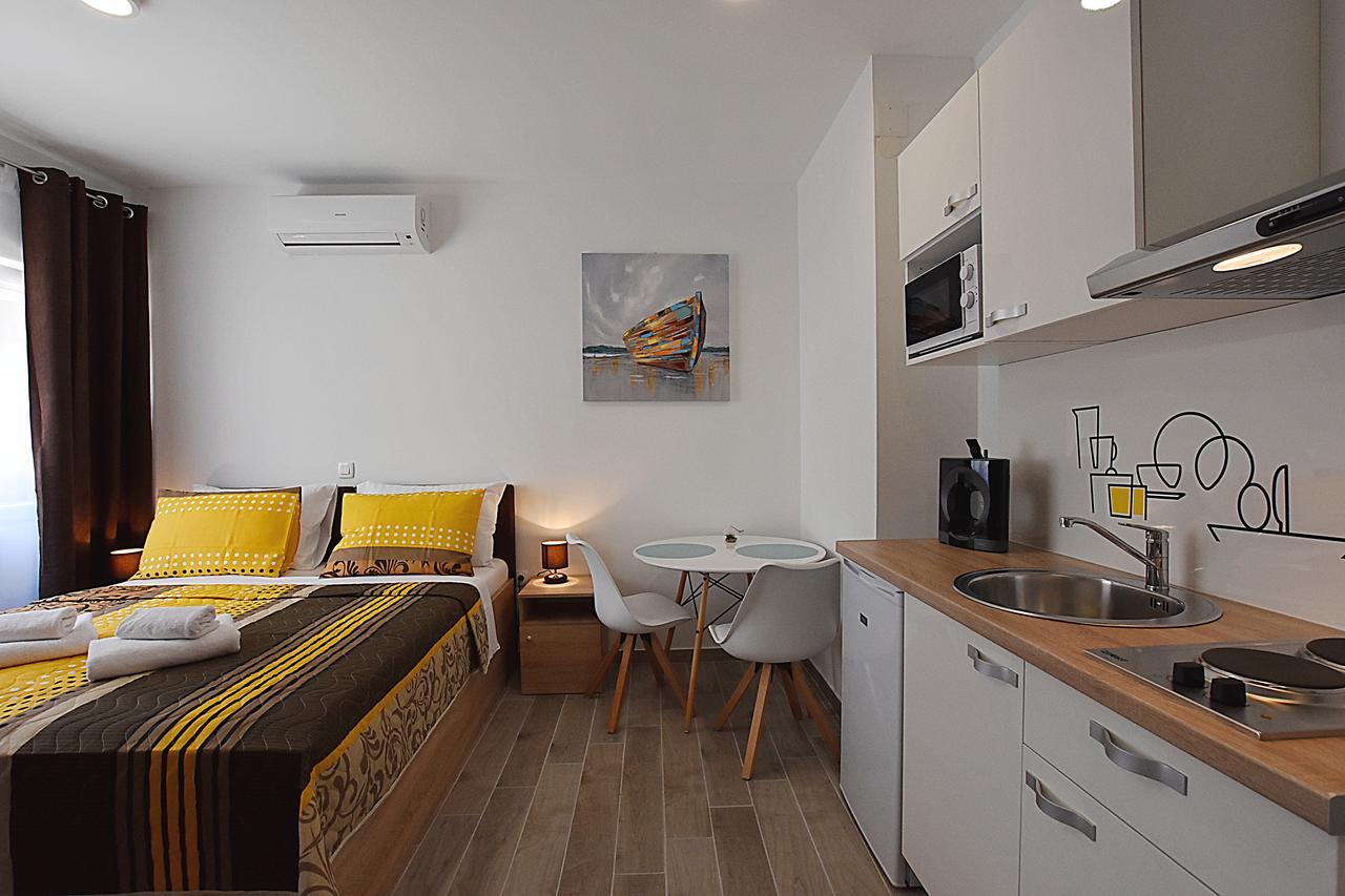 Borna & Roko Apartments Free Parking ザダル エクステリア 写真